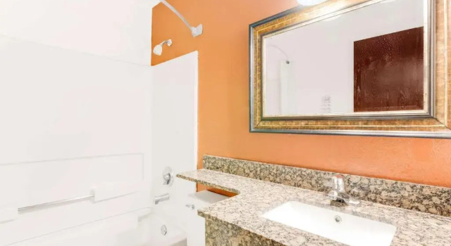 Четырёхместный номер Standard Super 8 by Wyndham Hagerstown I-70