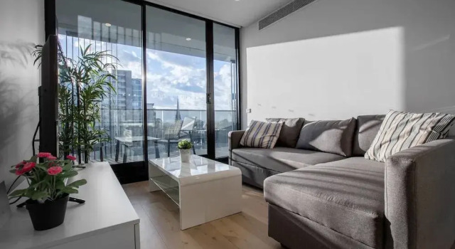 Brand New APT with Sea Views in Heart of St Kilda, Book Hotel Melbourne 