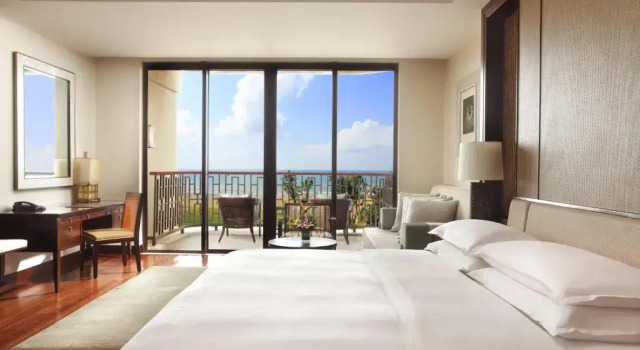 Двухместный номер Standard с балконом и oceanfront Sheraton Shenzhou Peninsula Resort