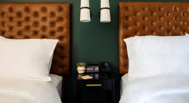 Четырёхместный номер Standard The Lloyd Stamford, Tapestry Collection by Hilton