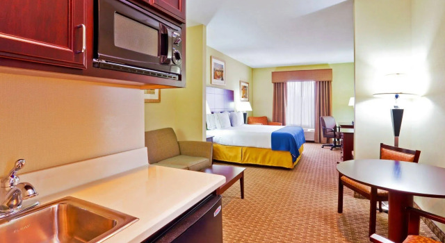 Holiday Inn Express Hotel & Suites Magee by IHG, Prenota Hotel Magee Mississippi
