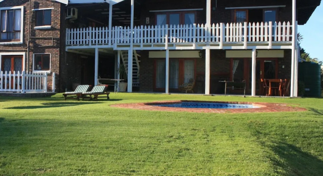 Коттедж с балконом Salt River Lodge