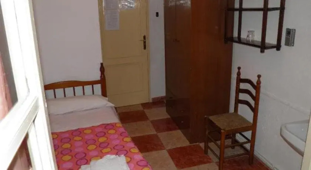 Hostal Arroyo, Забронировать Отель «постель и завтрак» Гранада Granada Province, рядом с Музей народных традиций и искусств Los Tiros de Granada