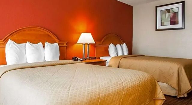 Четырёхместный номер Standard Quality Inn Fort Dodge