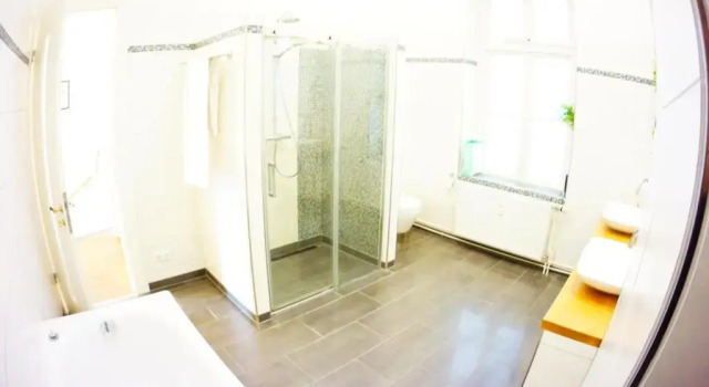 Апартаменты Großzügige 185m2-Altbauwohnung in Bestlage 7Zimmer-2Bäder-2Küchen-2WCs
