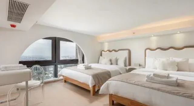 Кровать в общем номере Waxiwu Homestay (Shamian Yong Qing Fang)