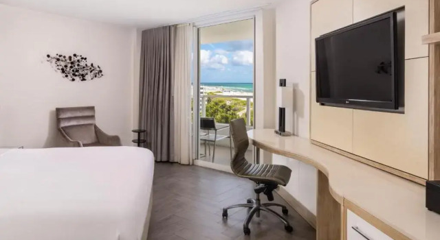 Двухместный номер Guest с балконом и с видом на океан Marriott Stanton South Beach
