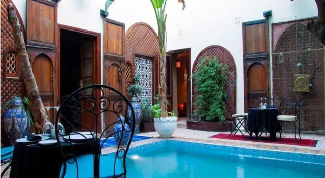 Cosy Villa With 11 Bedrooms In The Heart Of Marrakech - 27 Pax. - Priv, Забронировать Вилла Отели Марракеш-Тенсифт-Эль-Хауз с бассейном, Бассейн