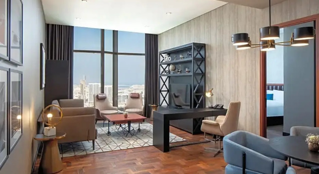Двухместный люкс Premium with Skyline View DoubleTree by Hilton Dubai M Square Hotel & Residences