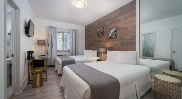 Четырёхместный номер Standard Century Hotel