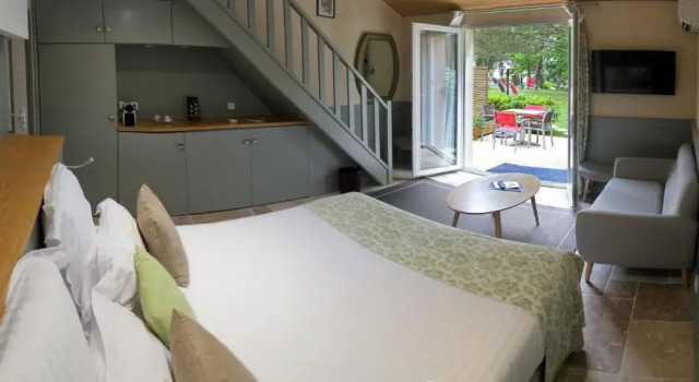 Семейный номер Standard Hôtel The Originals Résidence de Rohan