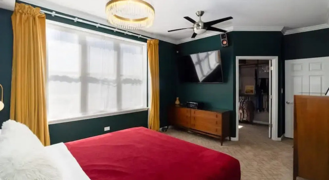Spacious 3BR Home by United Center w Deck Yard, Забронировать Дом для отпуска Чикаго Большой Чикаго, рядом с John H Stroger Jr Hospital