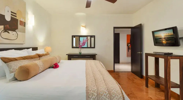 Семейный Condo с 2 комнатами с видом на сад El Taj Oceanfront and Beachside Condo Hotel
