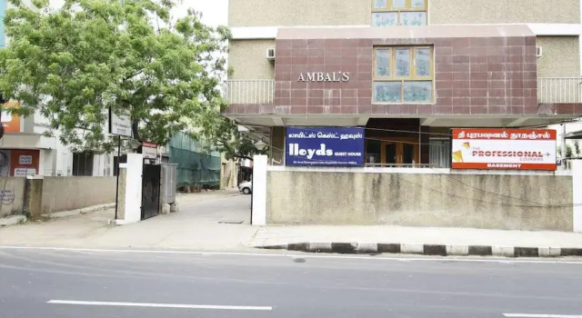 Номер Deluxe Lloyds Guest House