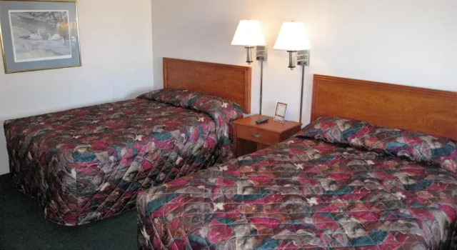 Четырёхместный номер Standard Travelers Lodge Marshall