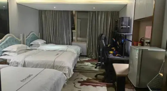 Трёхместный номер Standard Calvin International Hotel Guangzhou Baiyun International Airport Huadu Plaza Branch