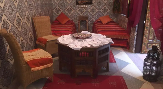 Кровать в общем номере Ryad Bab Berdaine