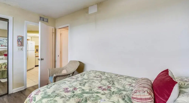 Summerhouse by Book That Condo, Rezerwuj Apartament Hotele w Lower Grand Lagoon z parkingiem, Parking