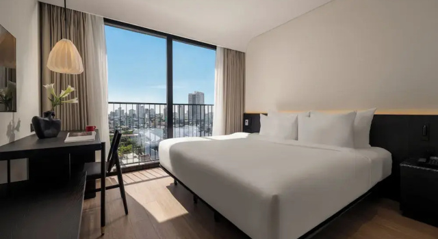 Номер Superior с балконом и с видом на город Caro Premium Danang Hotel