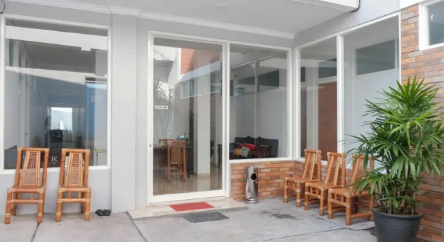 111 Guest House, Book Guesthouse Guest Houses in East Java, Guesthouse