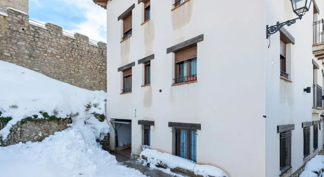 Elegant Apartment in Sierra de Gúdar With Fireplace, Buchen Sie Ferienwohnung Gudar Teruel