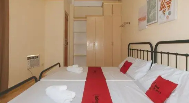 Двухместный номер Standard RedDoorz at Yssa Ademar near Robinsons Jaro