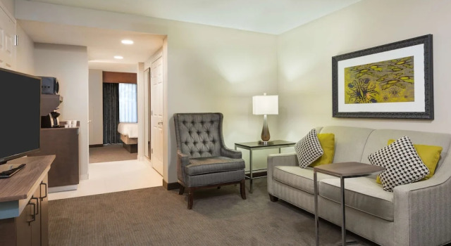 Четырёхместный полулюкс Hilton Garden Inn Westbury