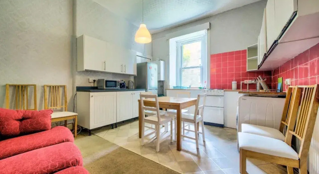 Spacious 4 Bedroom Apartment on the South Side, Забронировать Апартаменты/квартира Эдинбург Midlothian, рядом с Национальный музей Шотландии
