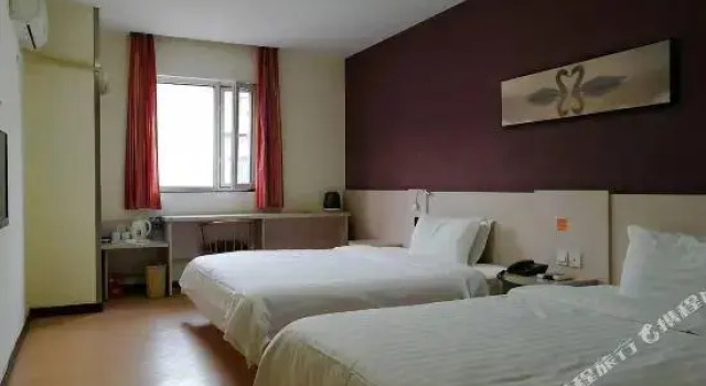 Трёхместный номер Standard 7 Days Inn Tianjin Railway Station