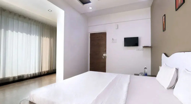 White House Beach Resort by OYO Rooms