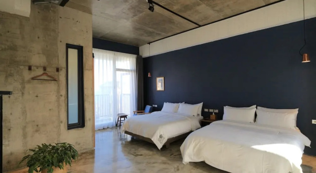 Четырёхместный номер Standard с балконом и с видом на океан Come Sit Hostel