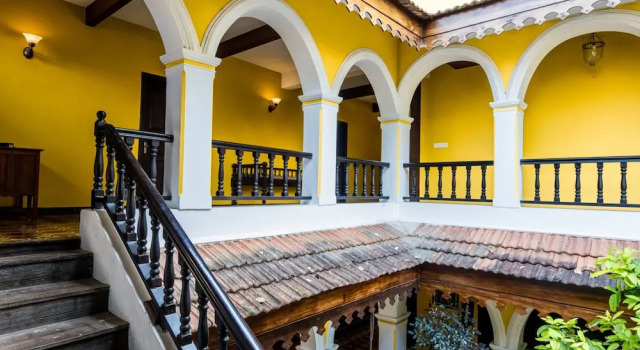 Waterfront Granary A Museum Hotel, Rezerwuj Hotel Hotele w Nowe Delhi z basenem, Basen