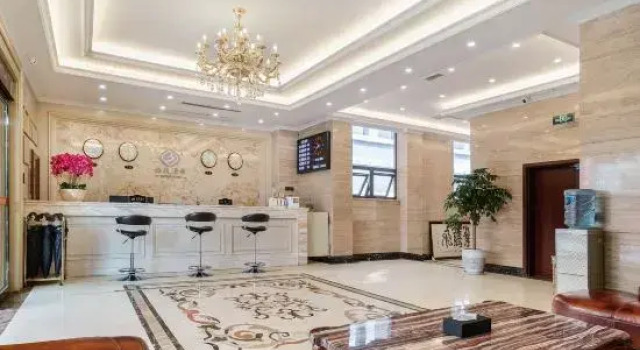 Baiyue Hotel, Rezerwuj Hotel Hotele w Deyang z parkingiem, Parking