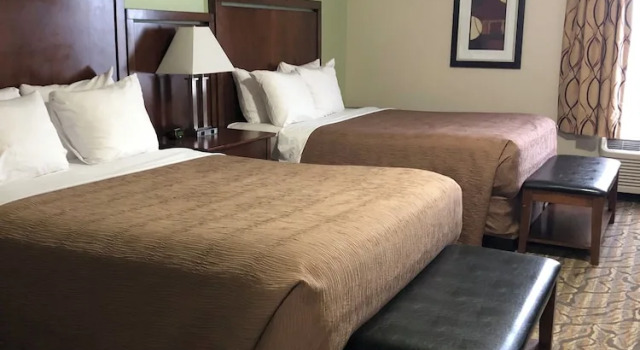 Четырёхместный номер Standard Aviator Suites Hotel Juneau Airport by Aspen Hotels