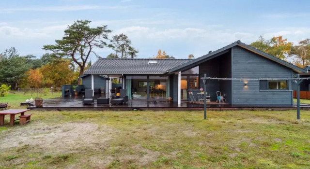 "Windelgard" - 140m from the sea in Bornholm, Prenota Hotel Hotel a Neksø con parcheggio, Parcheggio