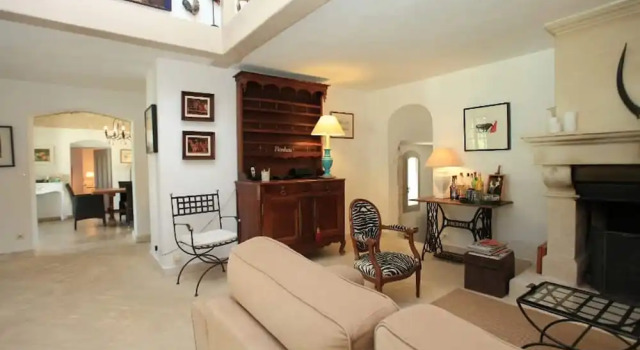 Provencal Villa in the Heart of the Luberon Scrubland, Забронировать Вилла Коттеджи Горд, Коттедж