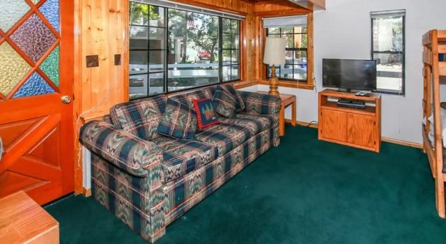 Breezy One 112 by RedAwning, Забронировать Отель Биг-Бэр-Лейк San Bernardino Mountains, рядом с Big Bear Queen Lake Tours