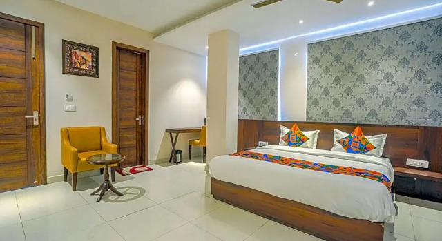 Трёхместный номер Executive FabHotel Prime Empire