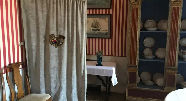 Luxurious Palazzo in Venice in the Rialto Area With Housekeepercook, Забронировать Апартаменты/квартира Сан-Поло Венеция, рядом с Accademia Bridge