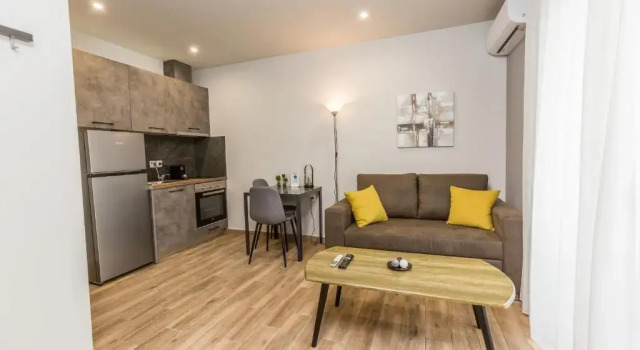 Люкс Raise Athens Metro Apartments