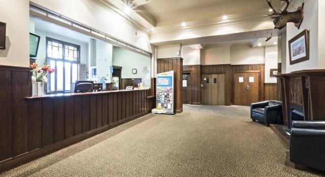 The Cambridge Hotel & Backpackers