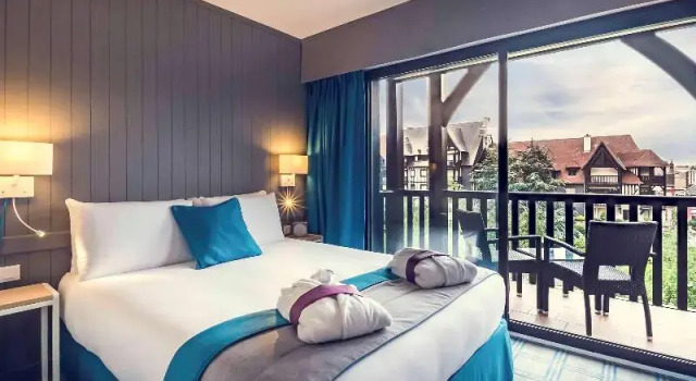 Двухместный номер Standard с балконом и с видом на парк Mercure Deauville Centre
