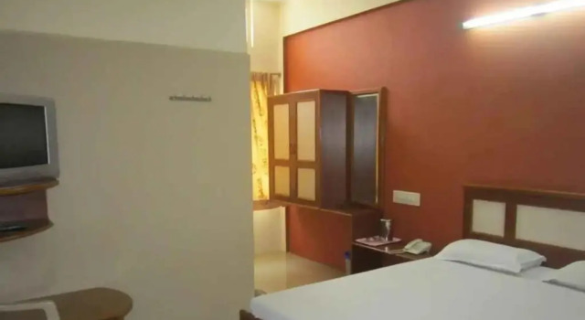 Sai Priyanka Guest House, Rezerwuj Pensjonat Puttaparthi Andhra Pradesh