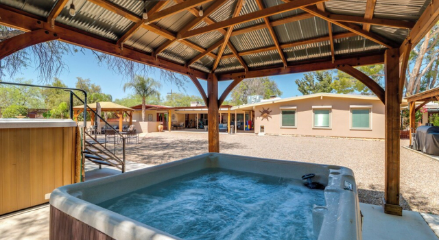 Shared Hot Tub + Fire Pit: Tucson Casita By Hiking, Book Feriehus Sommerhuse i Tucson, Hytte