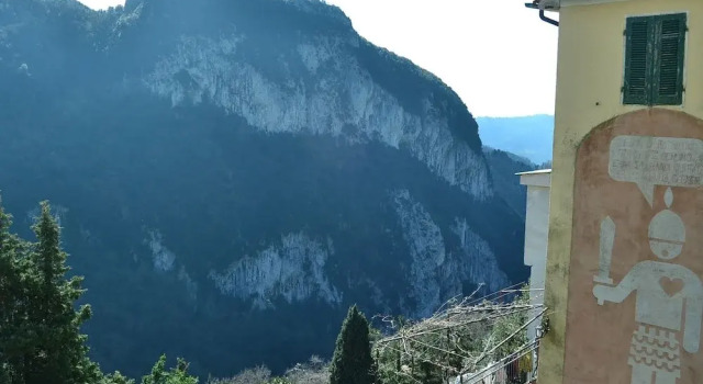 Dreamy Holiday Home in Casoli With Garden, Prenota Hotel Camaiore 