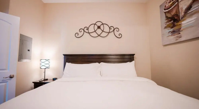 2 Bedroom Lake View Villa - Unit 103, Varaa Villa Blue Eye 