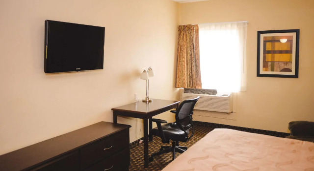 Люкс Quality Inn & Suites Ames Conference Center Near ISU Campus