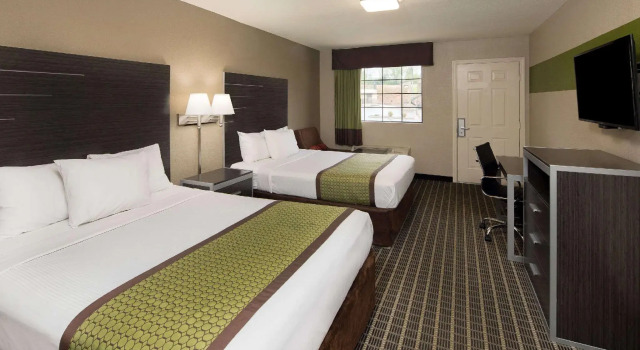 Четырёхместный номер Standard Clarion Pointe Athens I-65