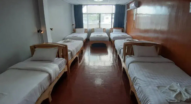 Nuengthong hostel, Забронировать Хостел Отели Чиангмай с парковкой, рядом с Wat Srisupan, Парковка