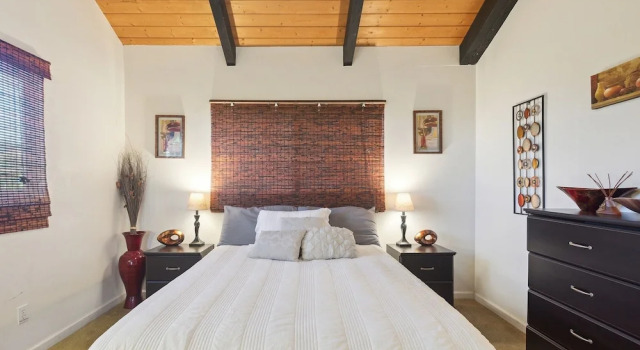 Charming Pu'ukala Sunset - Near Hiking And Golf 1 Bedroom Home by RedAwning